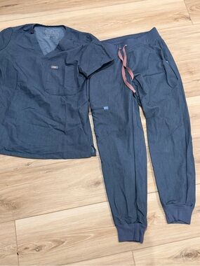 Woman’s Figs scrub set denim